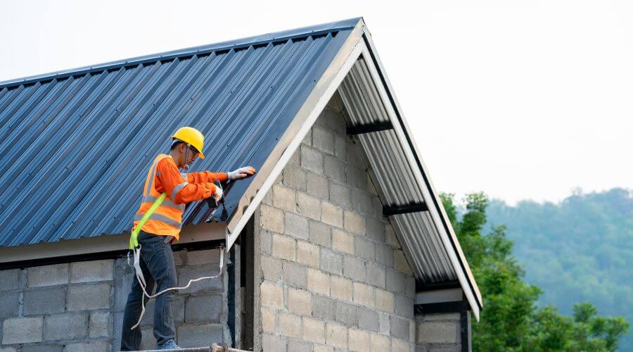 Professional gutter cleaning in Lumpkin, GA